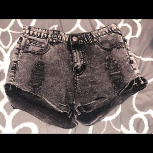 black/white wash jean shorts